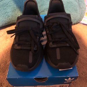 Adidas skids shoe
